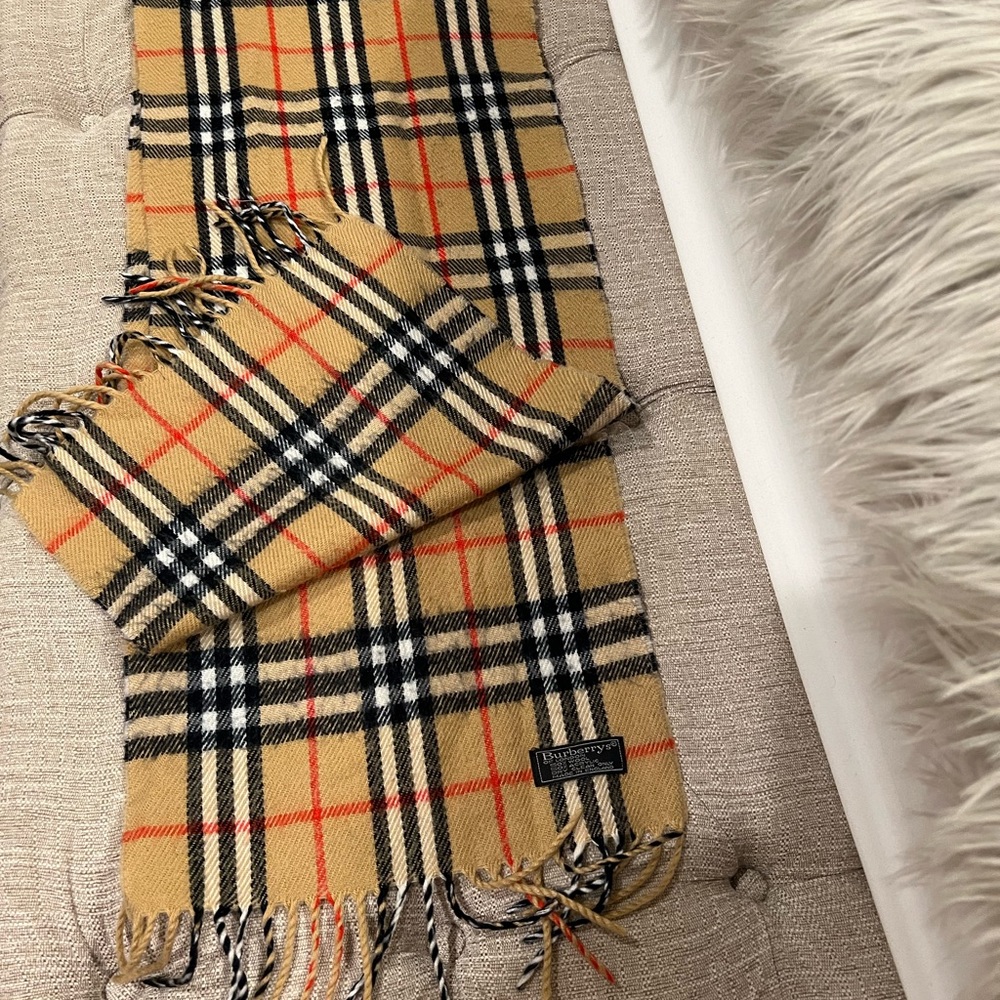 Authentic Burberrys scarf (Unisex)
